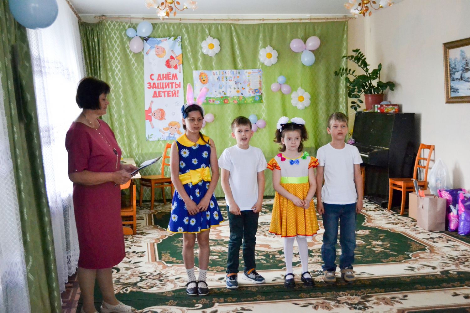В День защиты детей священнослужители Грибановского благочиния посетили социально-реабилитационный центр