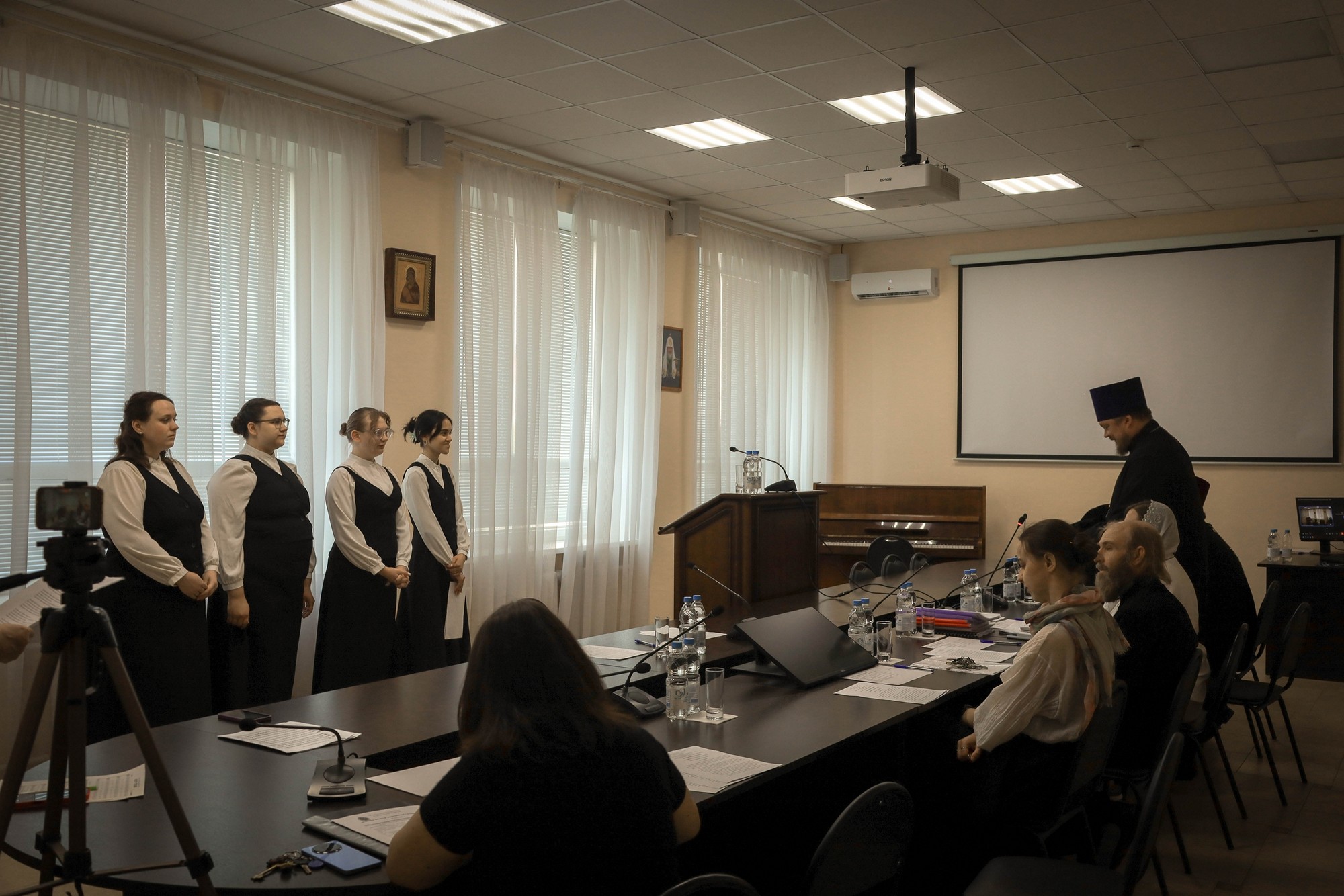 В Воронежской духовной семинарии состоялся выпускной комплексный экзамен воспитанниц регентского отделения