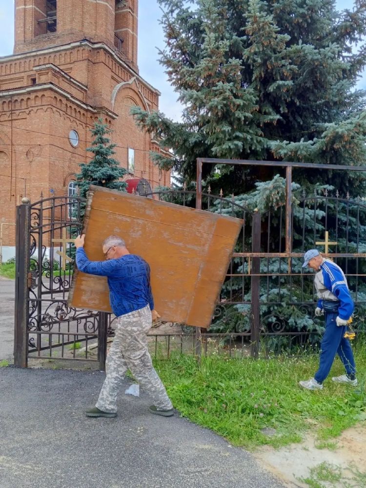 Новый баннер на территории храма