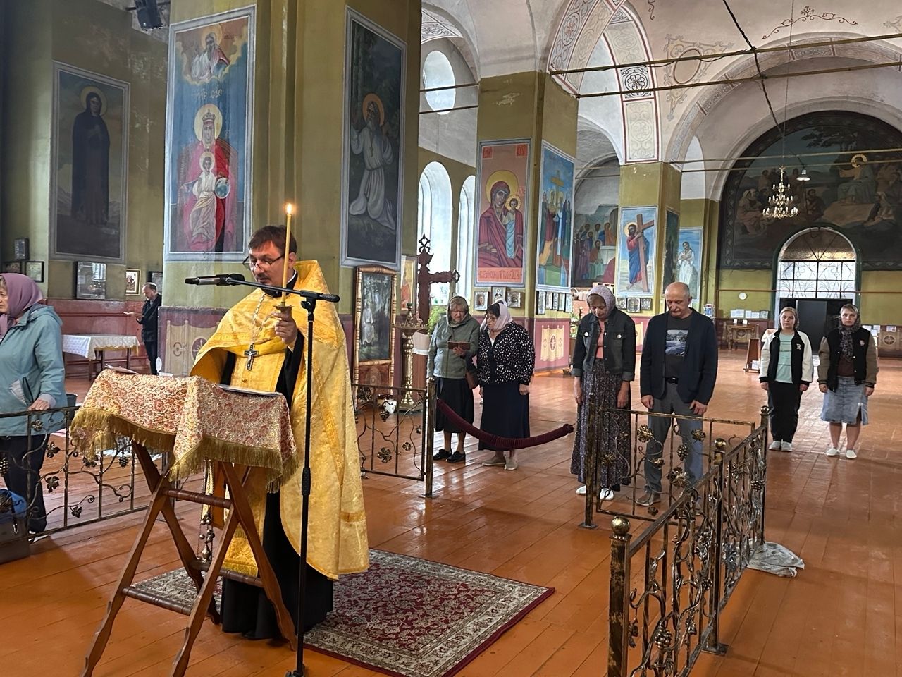 Акафист святителю Николаю Чудотворцу был отслужен в храме Крещения Господня